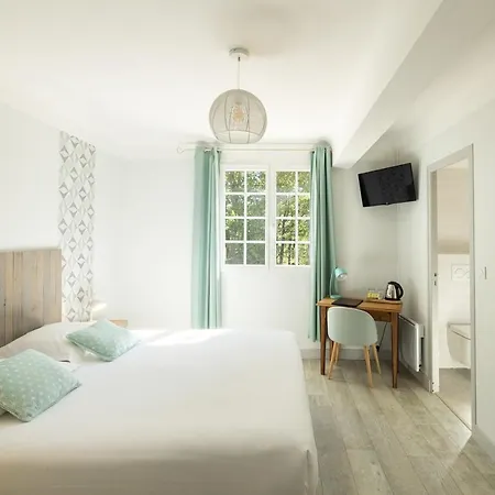 מלון Logis St Sylvestre 3*