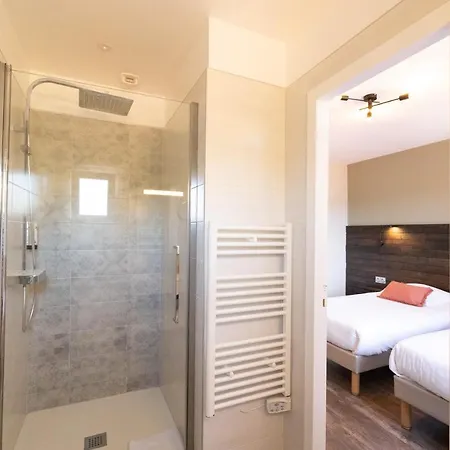 מלון Logis St Sylvestre 3*